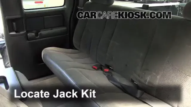2004 Chevrolet Silverado 1500 LS 5.3L V8 FlexFuel Extended Cab Pickup (4 Door) Neumáticos y ruedas Cambiar un neumático pinchado